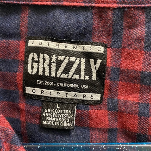 Grizzly button up Shirt - Picture 2 of 4